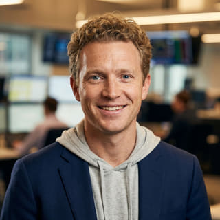 Ryan Brooks, identificado como Analista Principal de Trading na Píncaro Capitável, em imagem de perfil